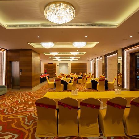 Celebrant Hotel Varanasi Ngoại thất bức ảnh