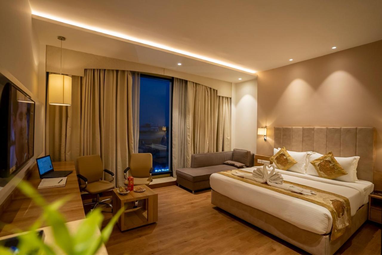 Celebrant Hotel Varanasi Ngoại thất bức ảnh