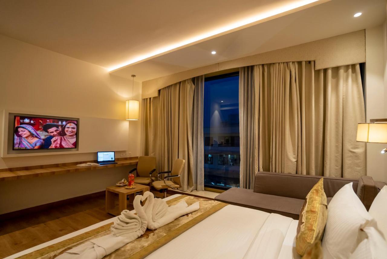 Celebrant Hotel Varanasi Ngoại thất bức ảnh