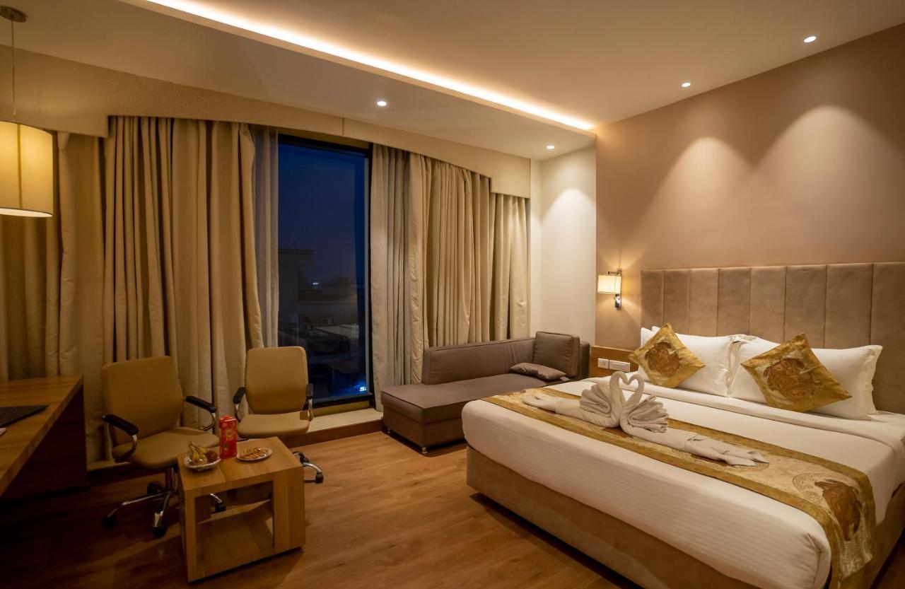 Celebrant Hotel Varanasi Ngoại thất bức ảnh