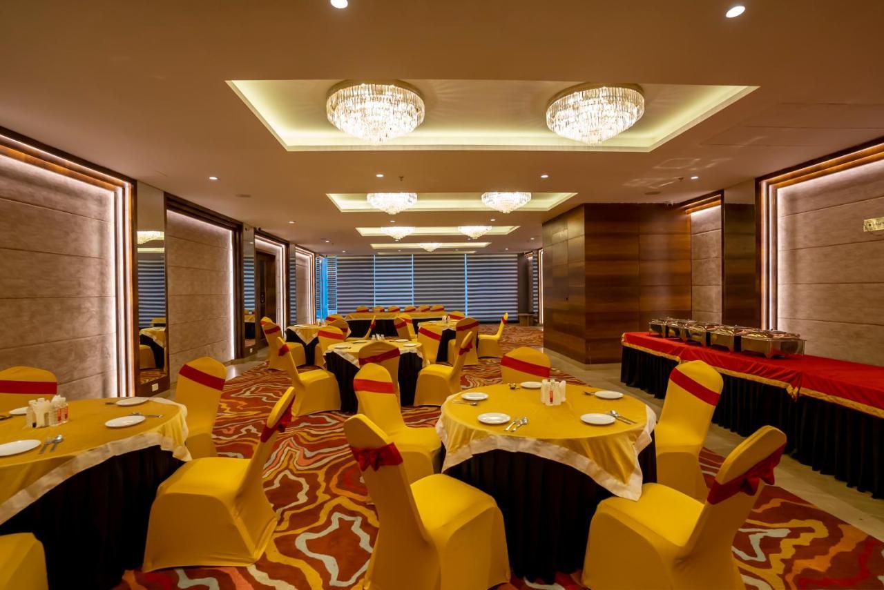 Celebrant Hotel Varanasi Ngoại thất bức ảnh