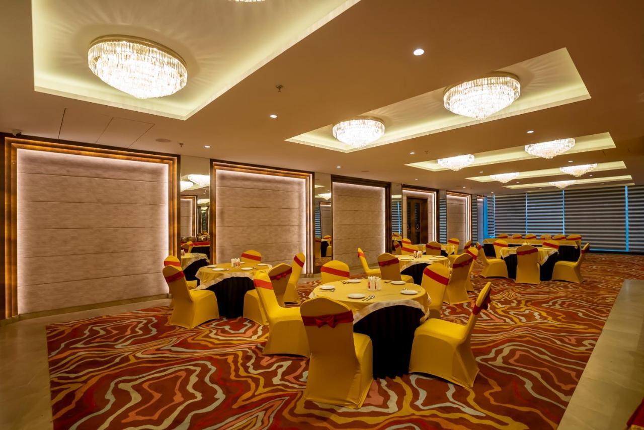 Celebrant Hotel Varanasi Ngoại thất bức ảnh