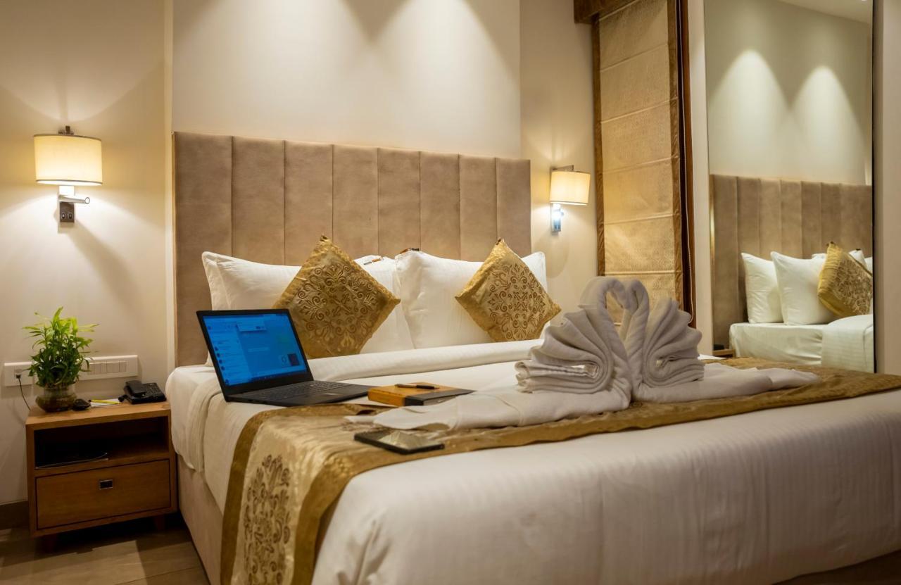 Celebrant Hotel Varanasi Ngoại thất bức ảnh