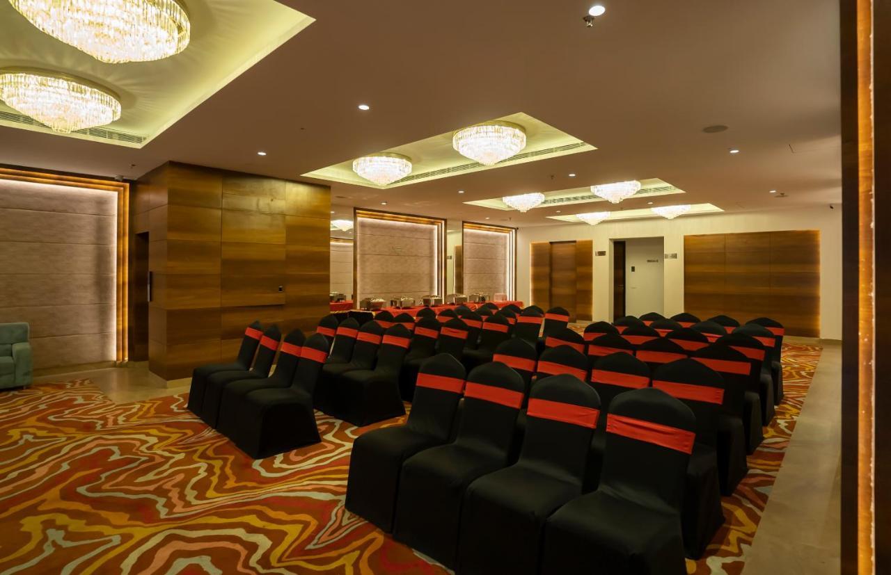 Celebrant Hotel Varanasi Ngoại thất bức ảnh