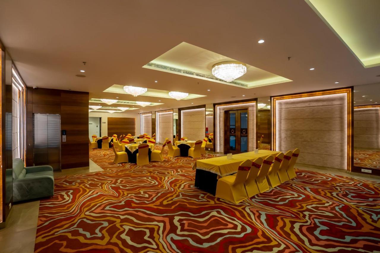 Celebrant Hotel Varanasi Ngoại thất bức ảnh