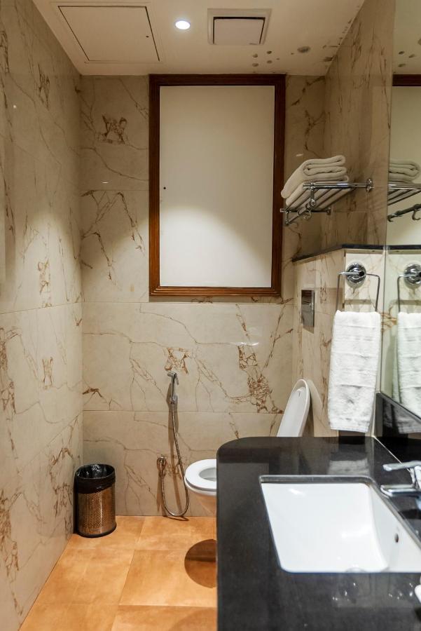 Celebrant Hotel Varanasi Ngoại thất bức ảnh