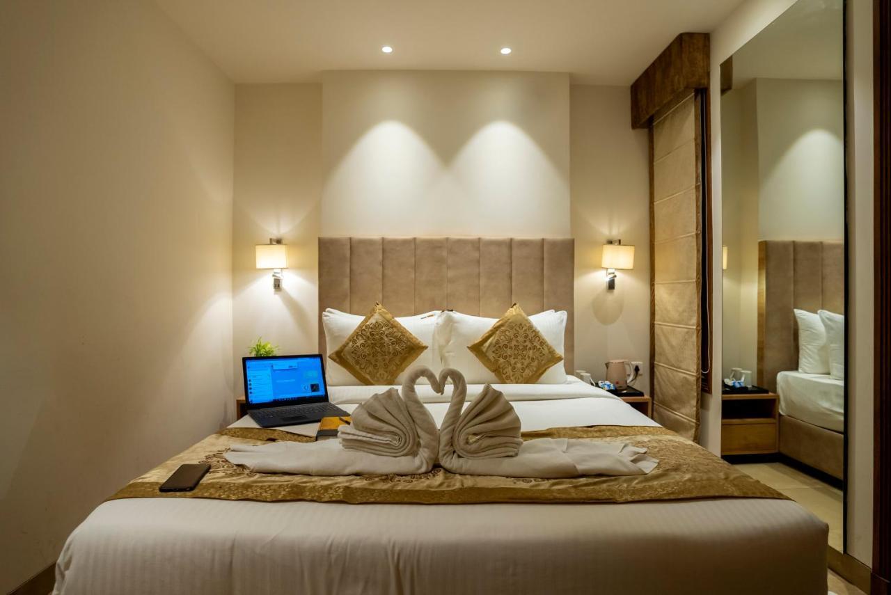 Celebrant Hotel Varanasi Ngoại thất bức ảnh