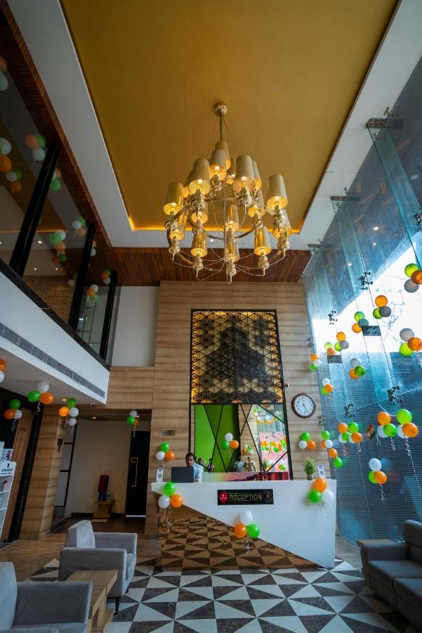 Celebrant Hotel Varanasi Ngoại thất bức ảnh