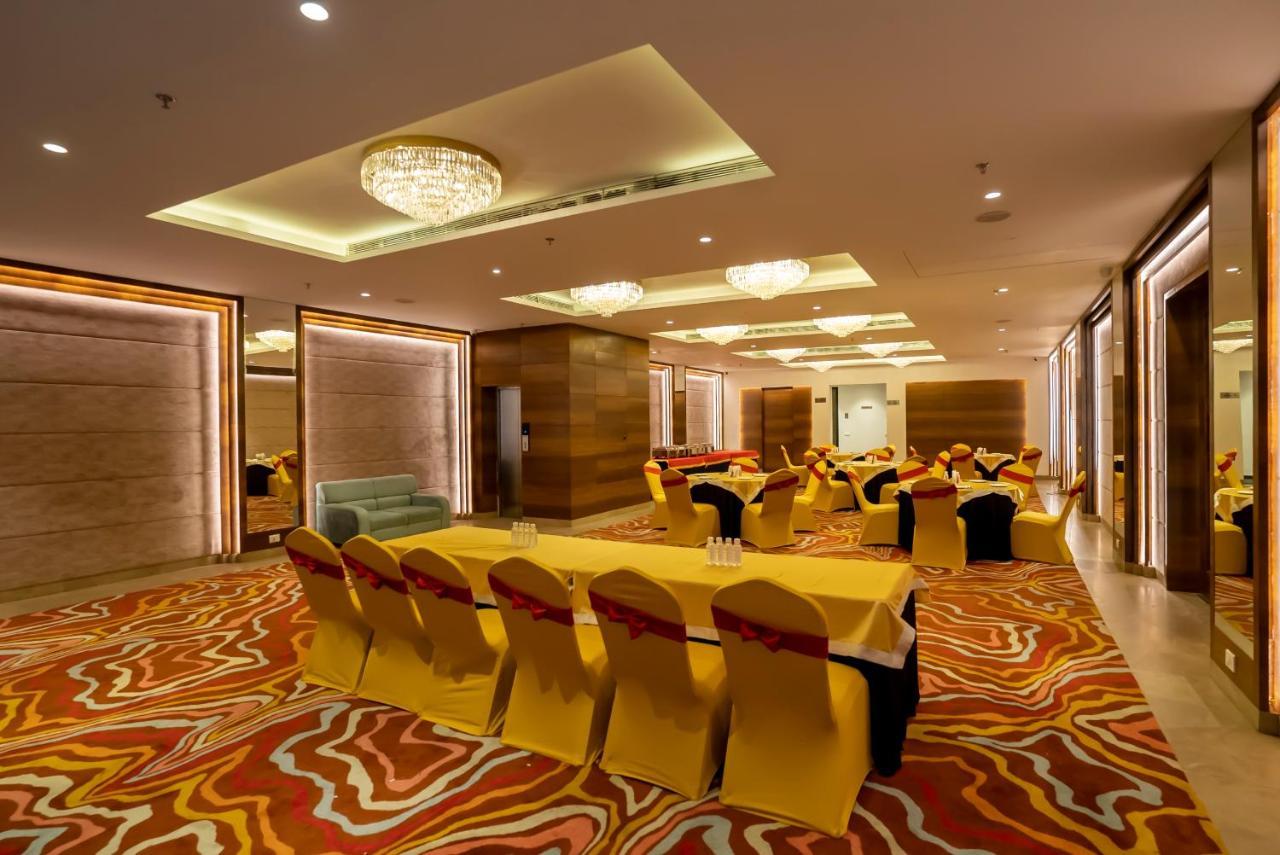 Celebrant Hotel Varanasi Ngoại thất bức ảnh