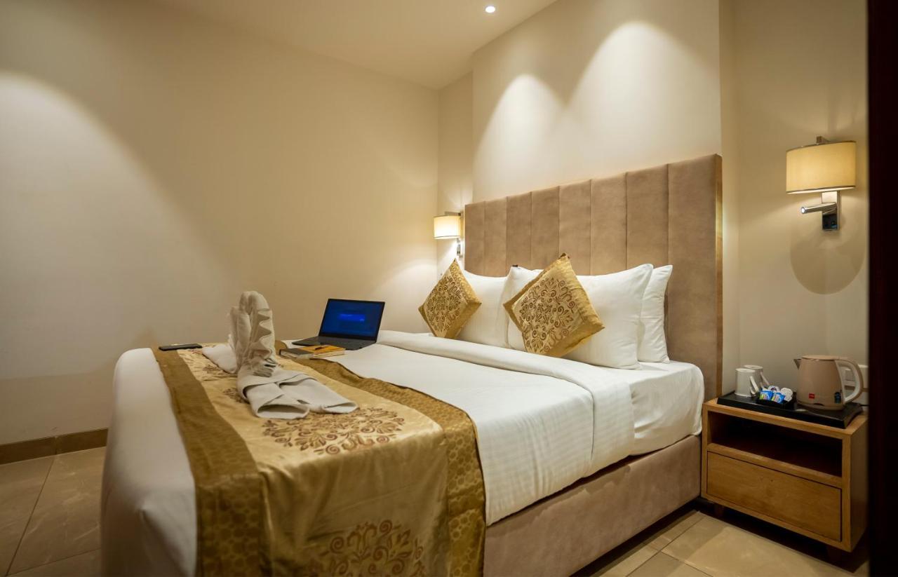 Celebrant Hotel Varanasi Ngoại thất bức ảnh