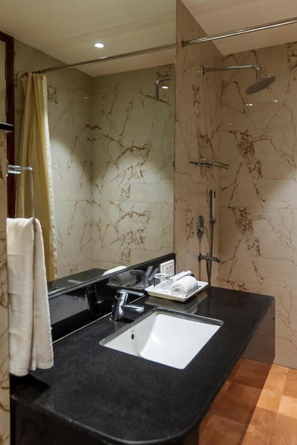 Celebrant Hotel Varanasi Ngoại thất bức ảnh