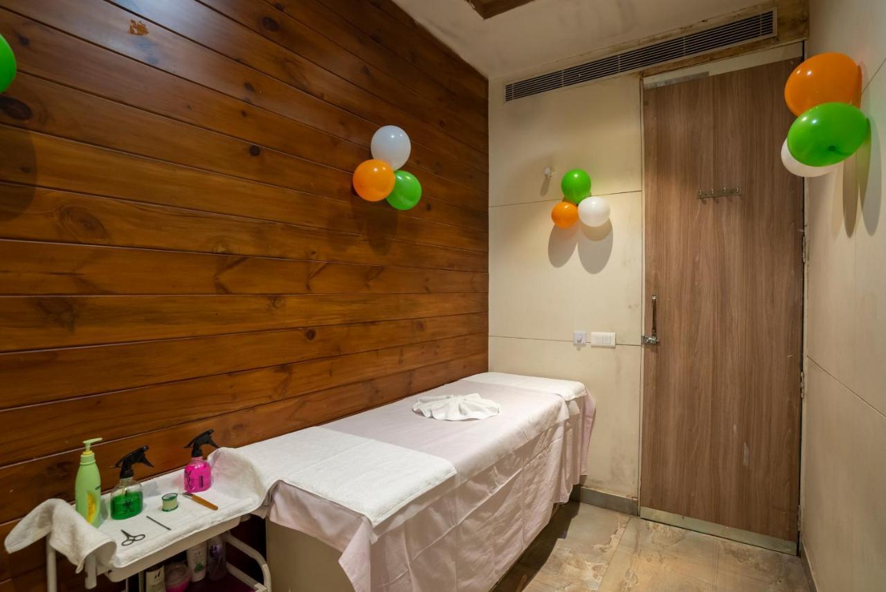 Celebrant Hotel Varanasi Ngoại thất bức ảnh