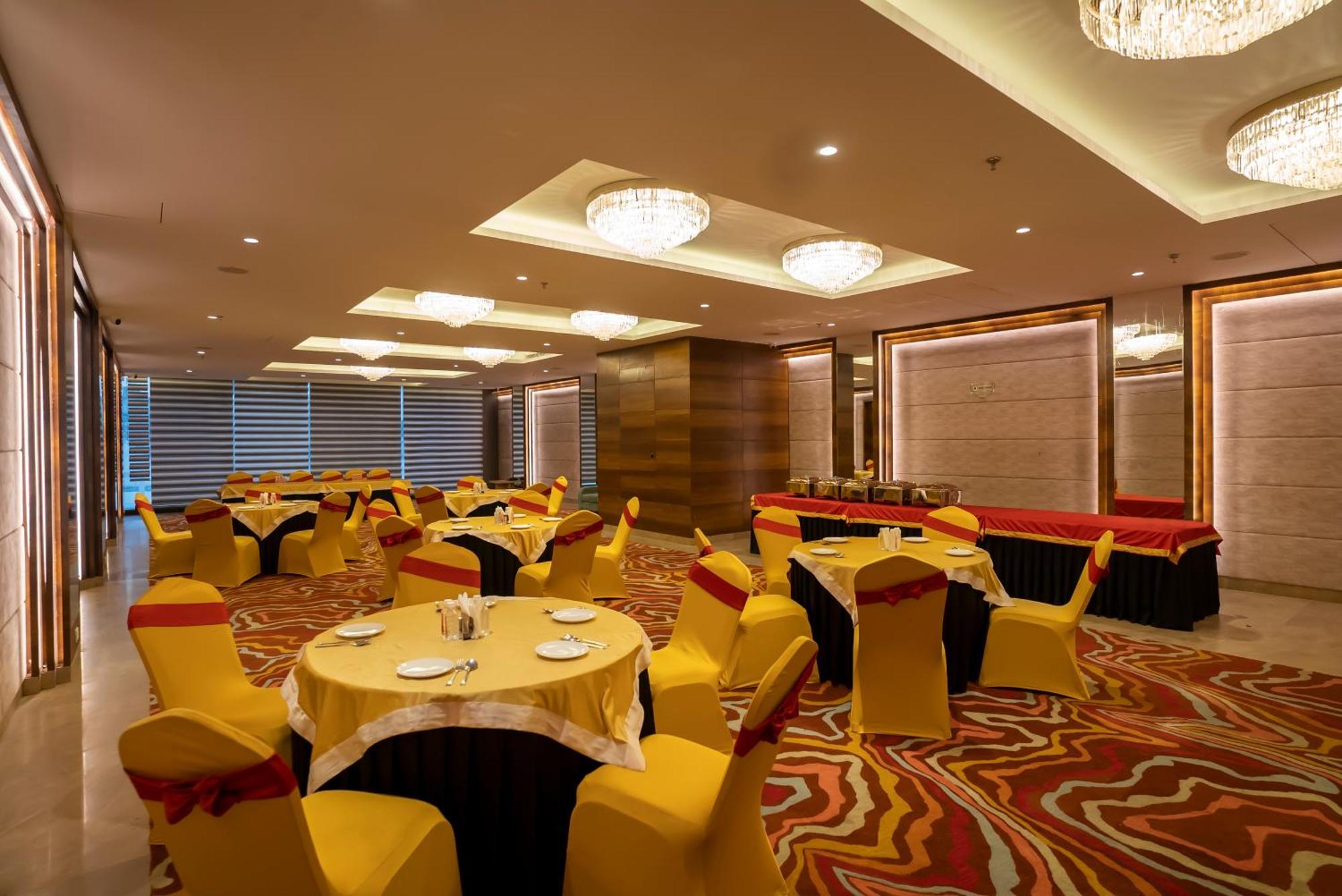 Celebrant Hotel Varanasi Ngoại thất bức ảnh