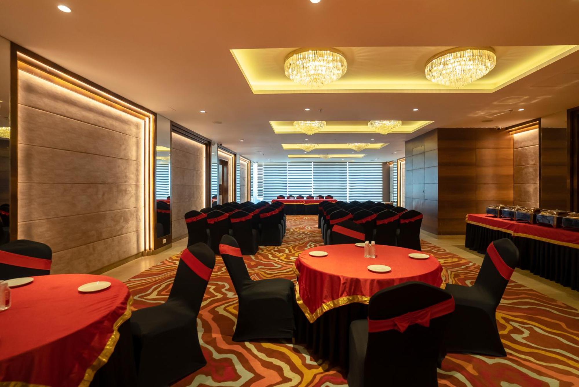 Celebrant Hotel Varanasi Ngoại thất bức ảnh