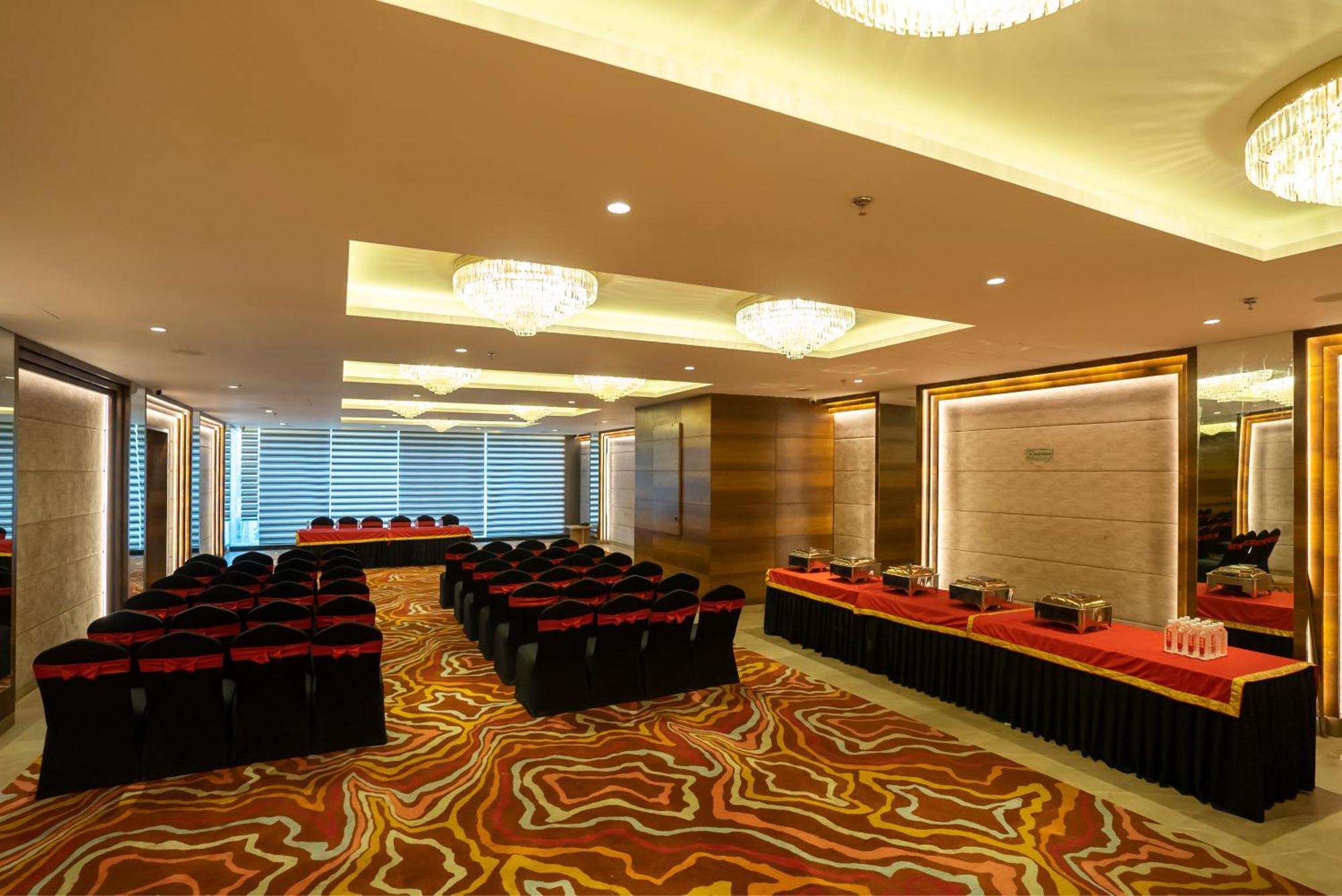Celebrant Hotel Varanasi Ngoại thất bức ảnh