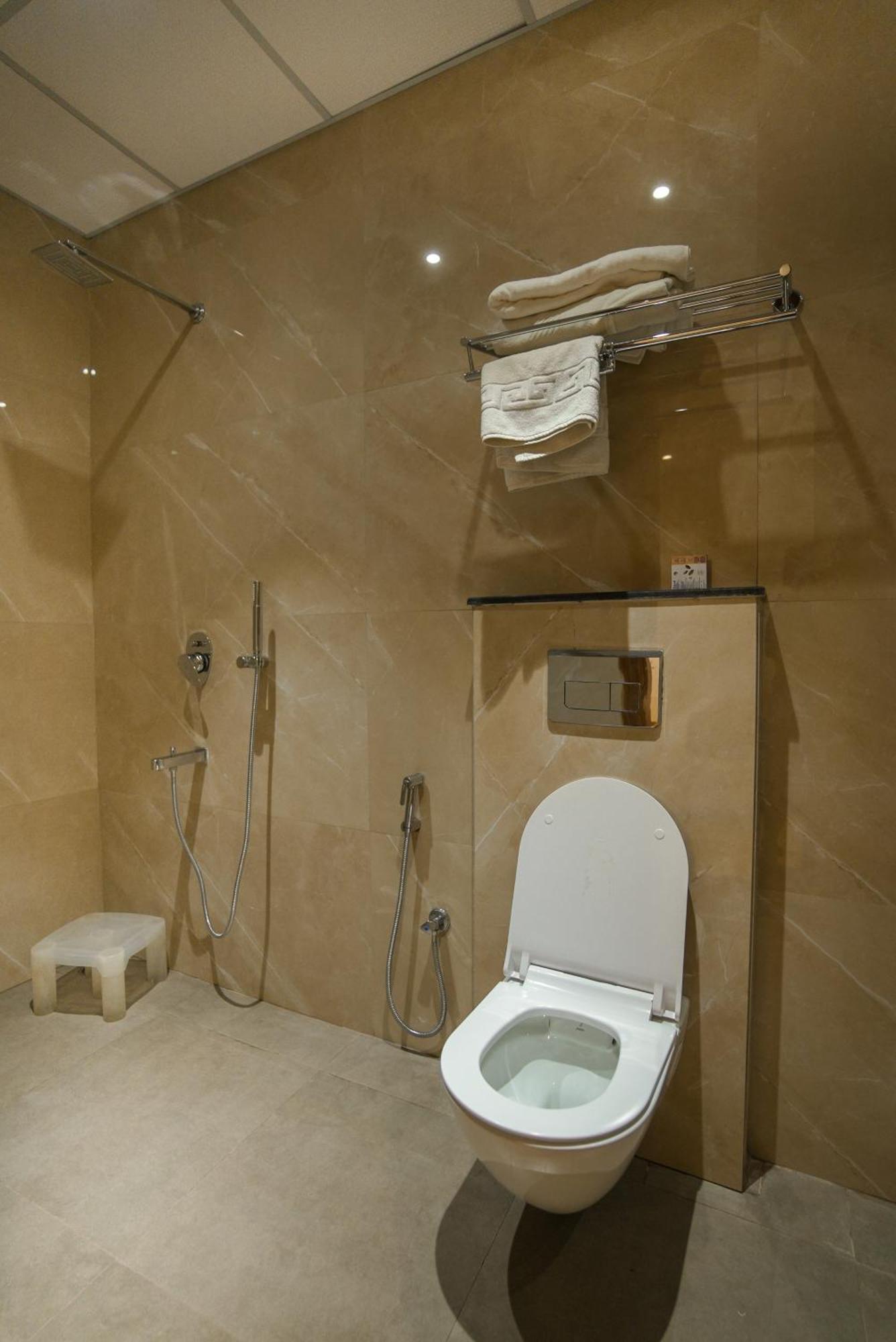 Celebrant Hotel Varanasi Ngoại thất bức ảnh