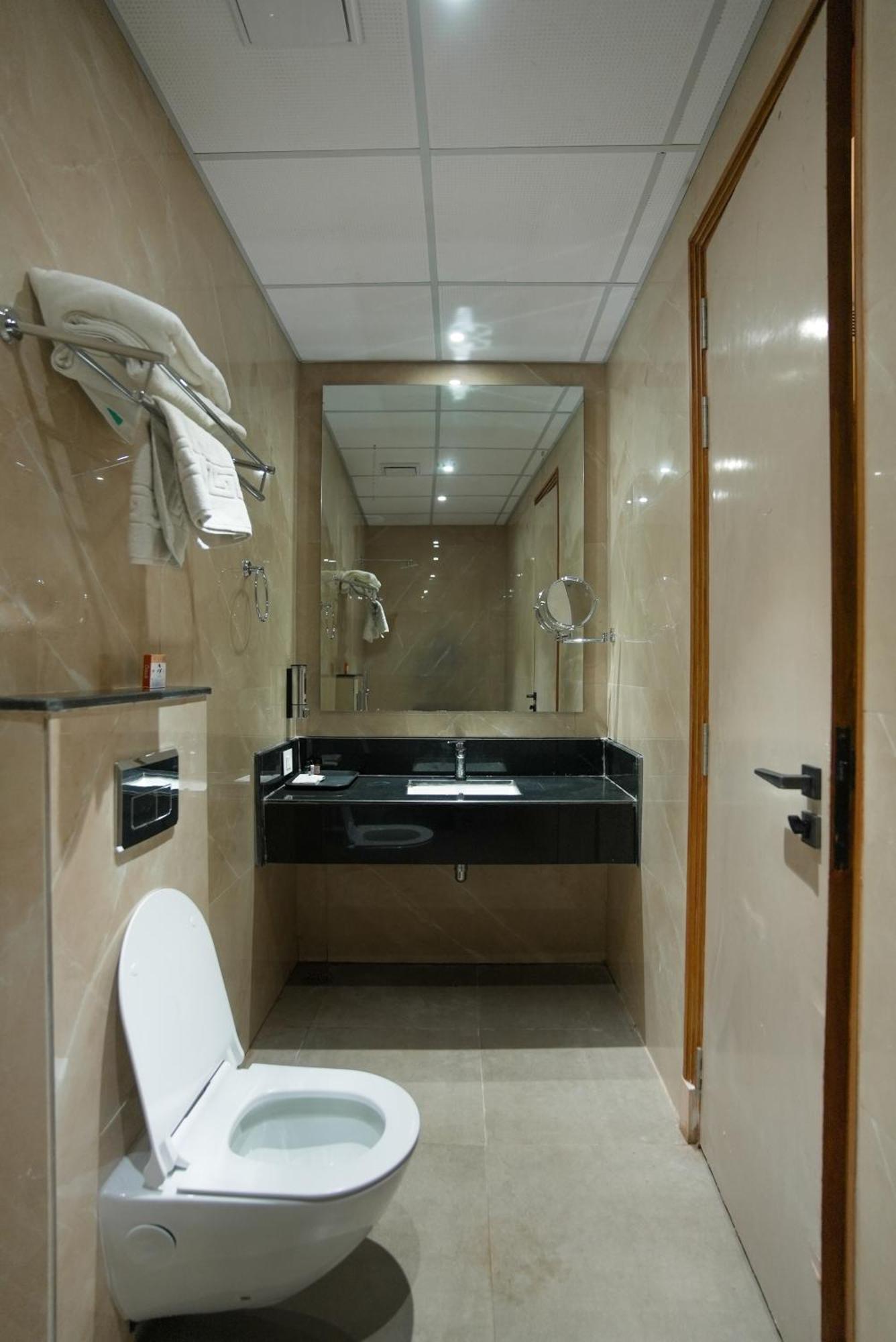 Celebrant Hotel Varanasi Ngoại thất bức ảnh
