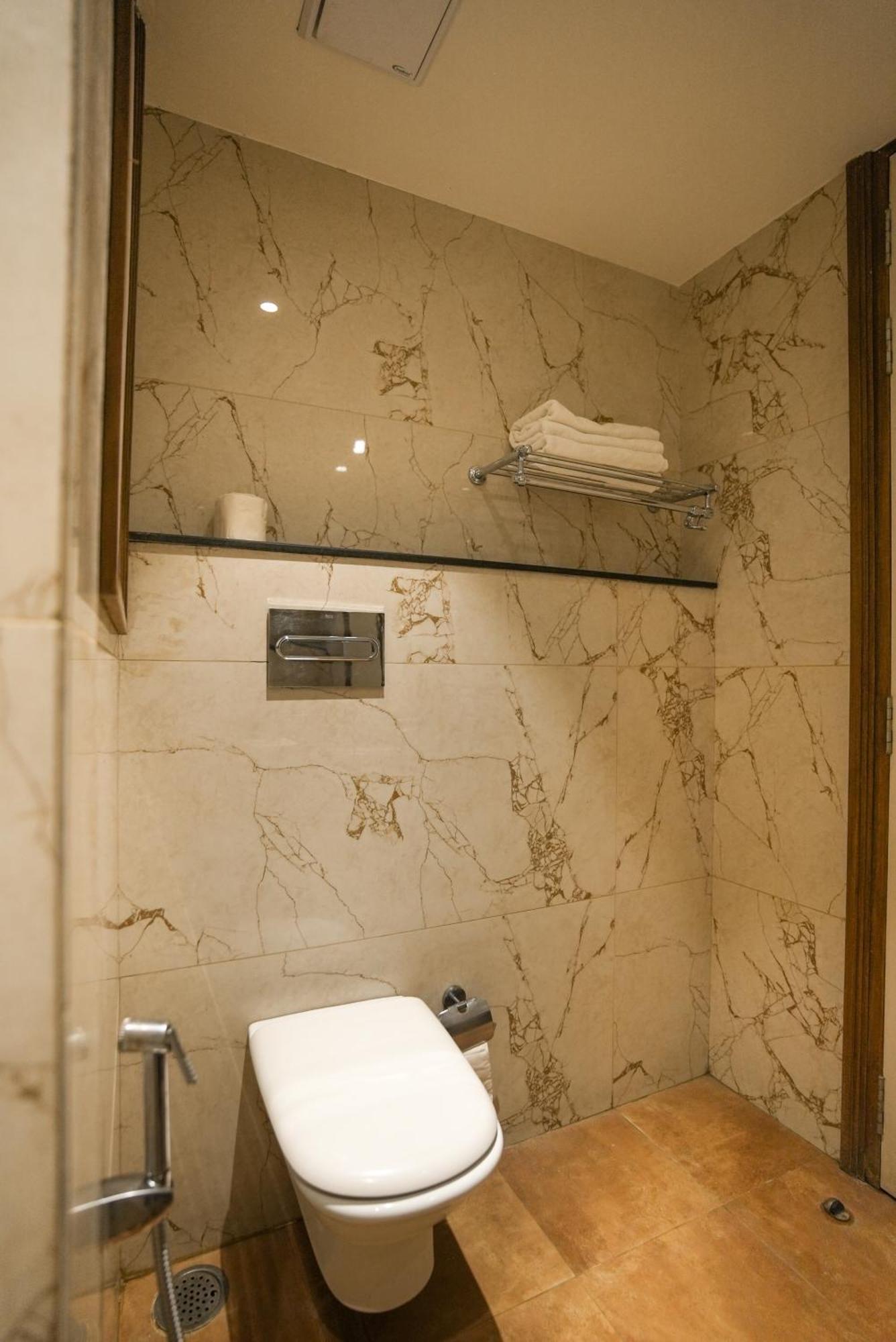Celebrant Hotel Varanasi Ngoại thất bức ảnh