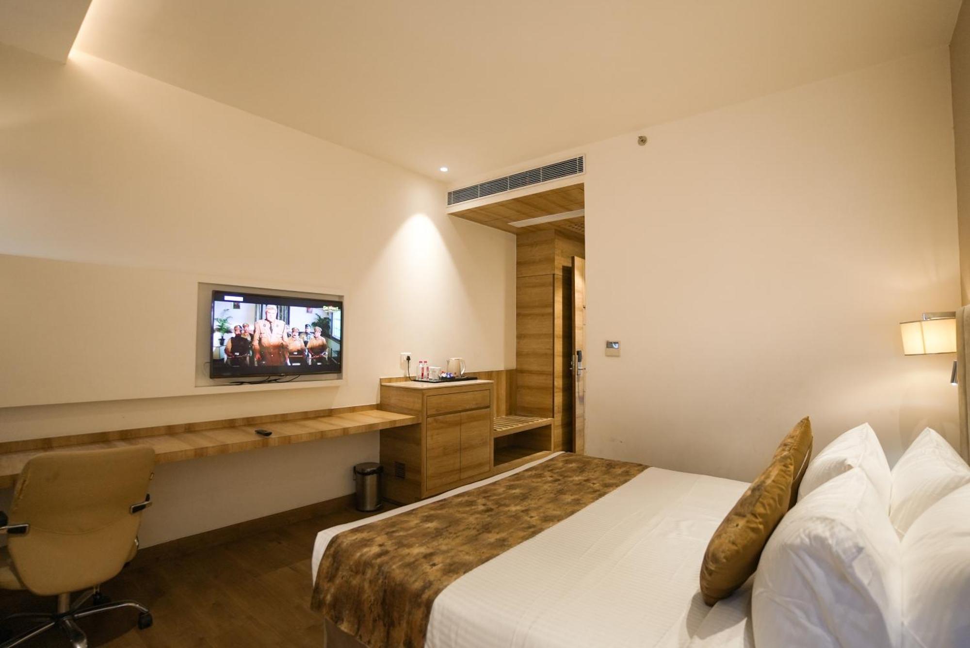 Celebrant Hotel Varanasi Ngoại thất bức ảnh