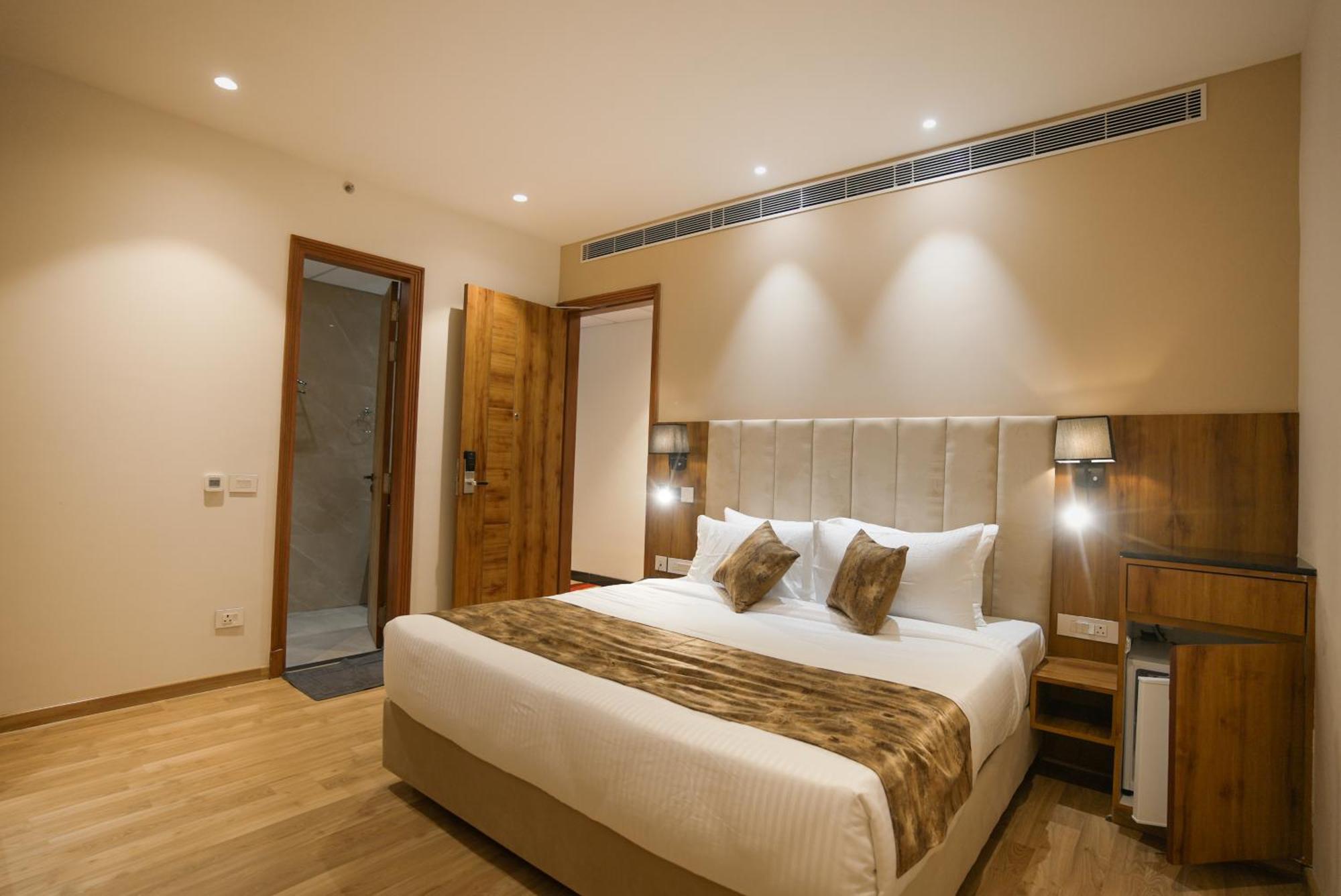 Celebrant Hotel Varanasi Ngoại thất bức ảnh