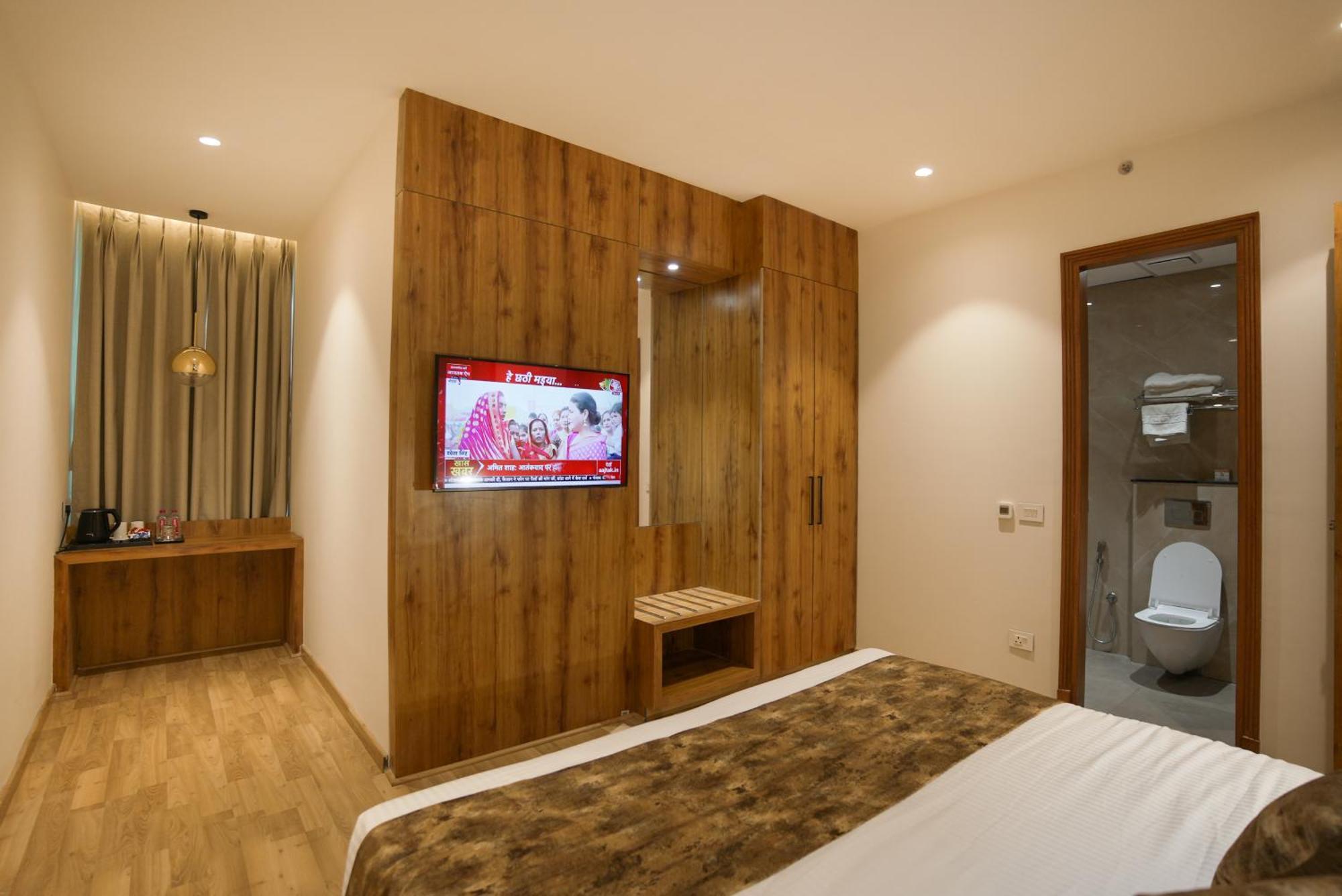 Celebrant Hotel Varanasi Ngoại thất bức ảnh